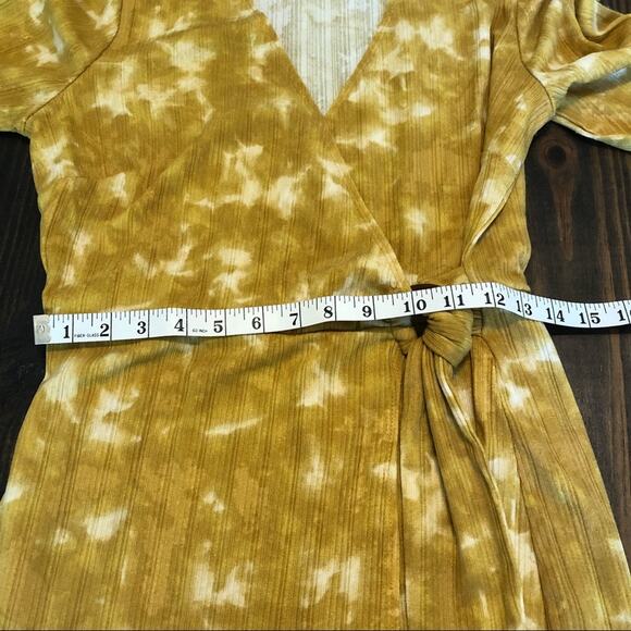 June and Hudson Wrap Dress Women’s Size Large Midi Mustard Yellow Tie Dye - Picture 7 of 10